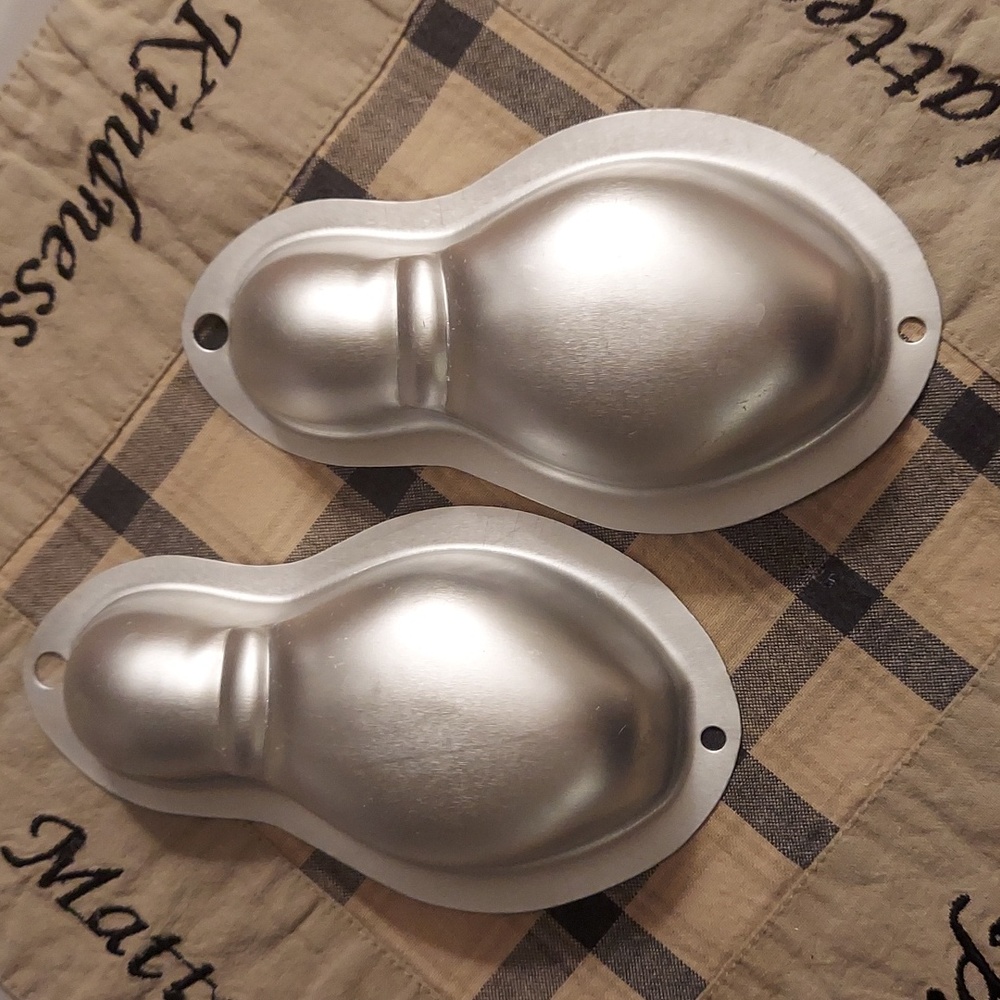 ❤️ Vintage Bundle of Wilton Bowling Pin Cake Pans